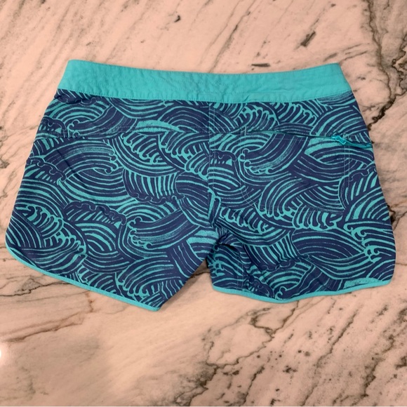 Patagonia Women’s Wavefarer Board Shorts. Size 2.  Great condition! - Picture 2 of 12
